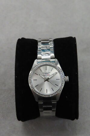 Sector Dameur med Sølvfarvet Skive og Metalrem