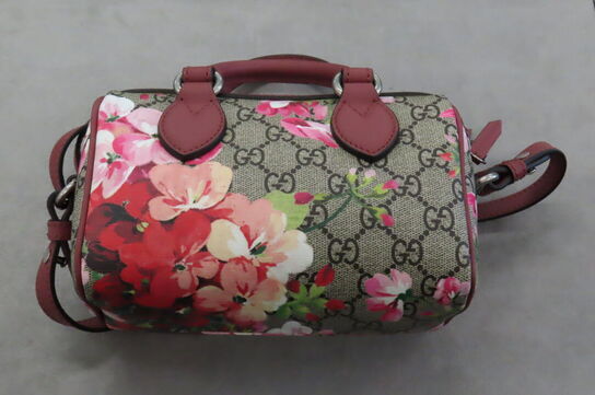 Gucci Blomstret Taske Med Rødt Læderhåndtag Og Skulderrem