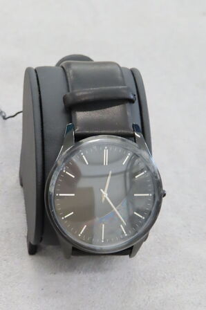 Armbåndsur med Sort Læderrem og Minimalistisk Skive