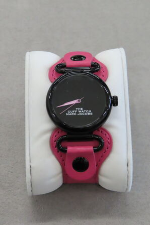Marc Jacobs The Cuff Watch Med Pink Rem