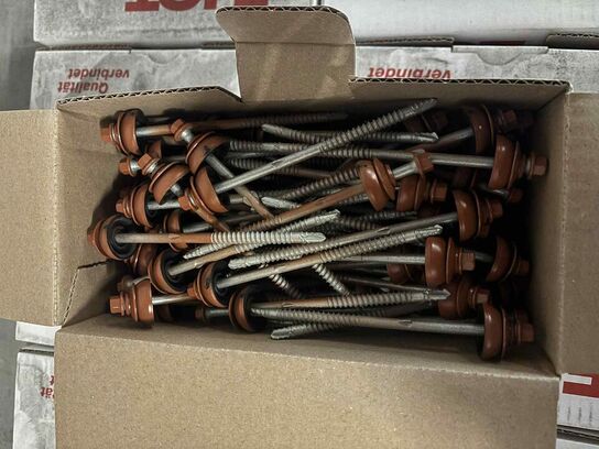 18 stk kasser med tagskruer teglrød EJOT