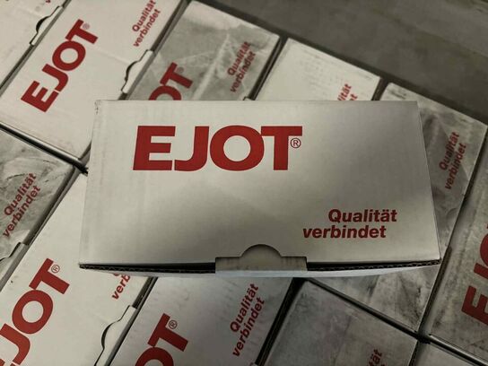 10 stk kasser med tagskruer EJOT