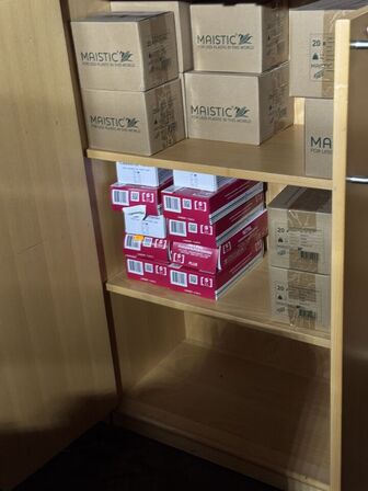 2 stk. 3 låget skab inkl. Indhold