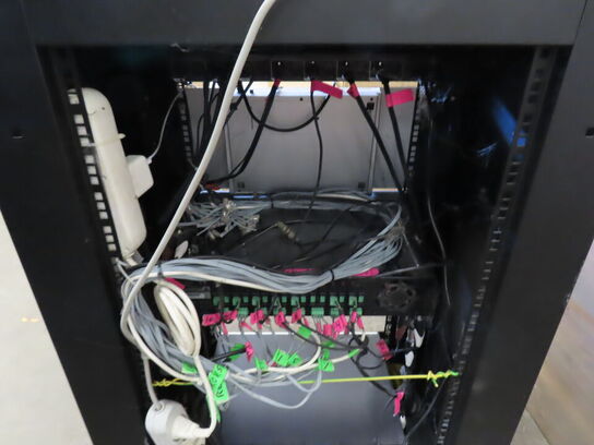 Rack med mixer, SENNHEISER microfon, mv.