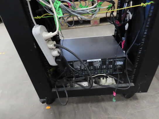 Rack med mixer, SENNHEISER microfon, mv.