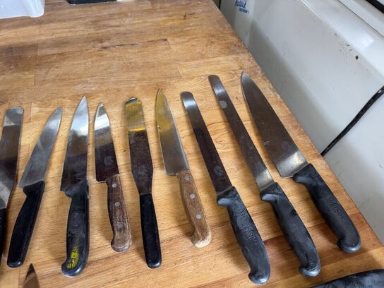 Stort parti knive, sakse m.m. 