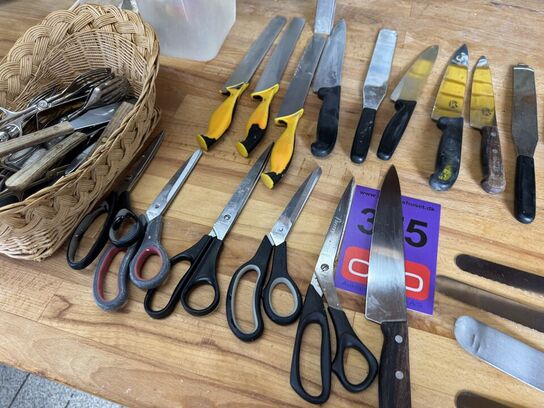 Stort parti knive, sakse m.m. 