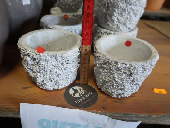 Blandede Keramik skjulere på bordet.