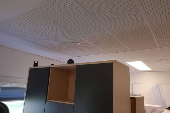 2 stk. skabe EFG (1 med defekte hjul) 