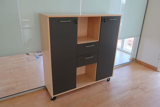 2 stk. reoler EFG samt sidebord