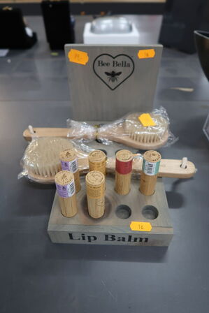 6 pcs. Leaving Pomads BEE BELLA and 2 pcs. Harbeds