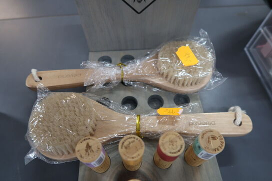 6 pcs. Leaving Pomads BEE BELLA and 2 pcs. Harbeds