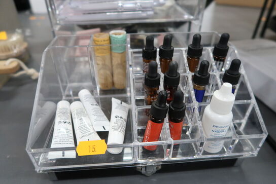 Floor lamp as well as various interiors and displays