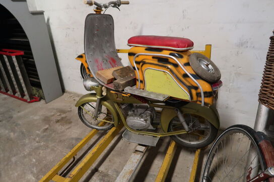 3 stk. scooter rekvisitter med stativ