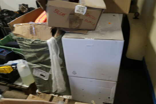 2 stk. paller med popcornbægre m.m.