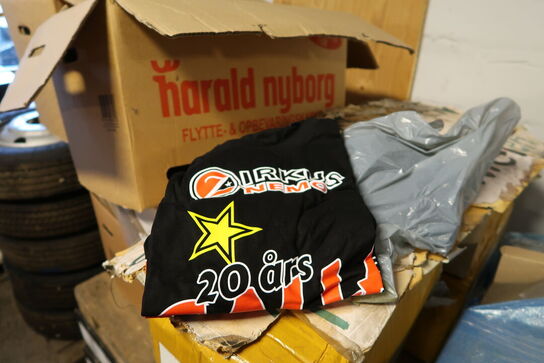 Palle med div. Merchandise m.m.