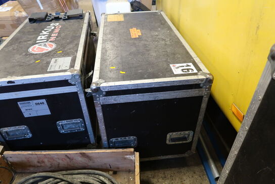 Flightcase med div. Ledninger, lamper m.m.