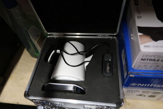 Opbevaringsvogn/skab med indhold