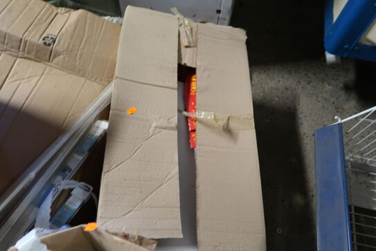 Palle med engangskrus m.m.