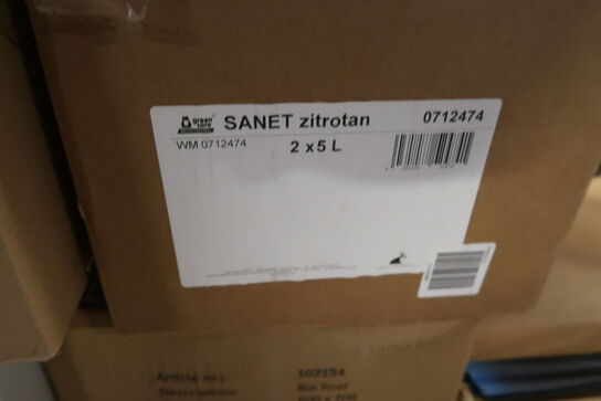 Palle med div. Rengøringsmidler m.m.