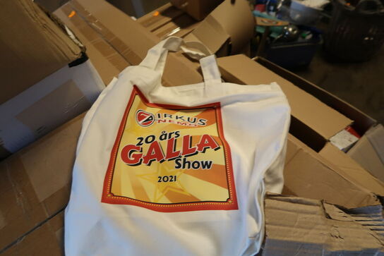 Palle med div. Merchandise m.m.