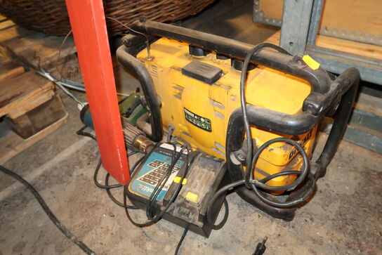 Lader MAKTIA, arbejdsradio DEWALT, varmepistol BOSCH