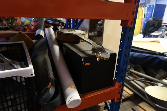 Div. Rekvisitter på hylde