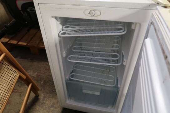 2 stk. stole samt fryseskab WASCO