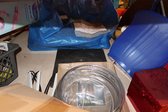 Div. Rekvisitter på hylde