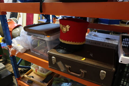 Div. Rekvisitter på hylde