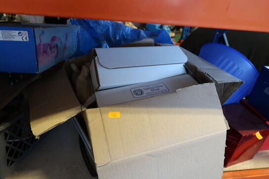 Div. Rekvisitter på hylde