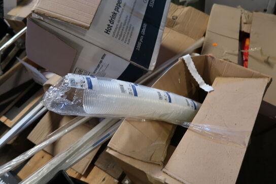 Palle med engangskrus m.m.