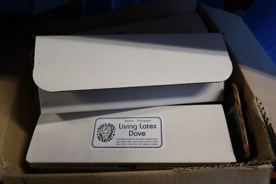 Div. Rekvisitter på hylde