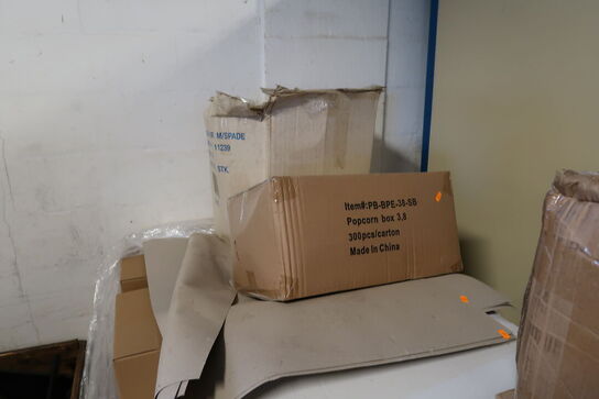 2 stk. paller med popcornbægre m.m.