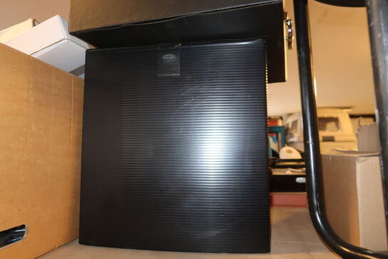 Div. Rekvisitter på hylde