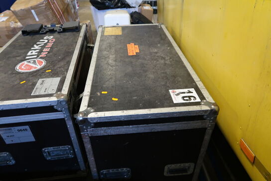 Flightcase med div. Ledninger, lamper m.m.
