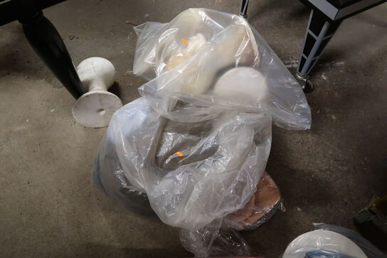 Sække med div. Hatte m.m.