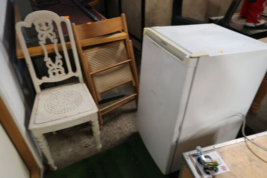 2 stk. stole samt fryseskab WASCO