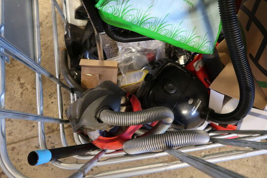 Palle med støvsugere m.m.