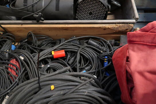 Palle med div. Kabler