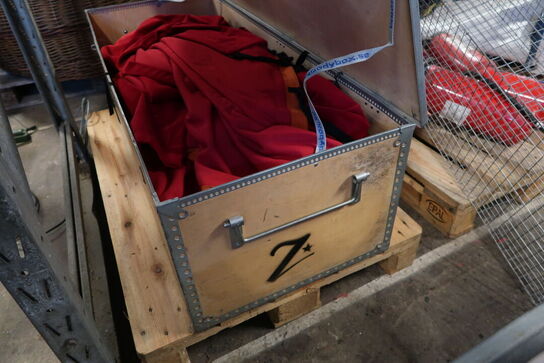 Opbevaringskasse samt bur