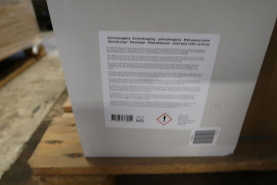 Palle med div. Rengøringsmidler m.m.