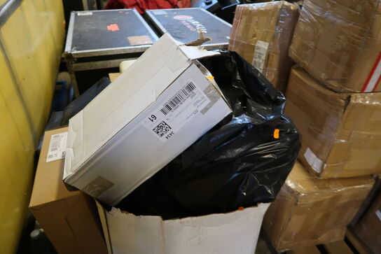 Palle med arbejdsbukser, kildevand m.m.