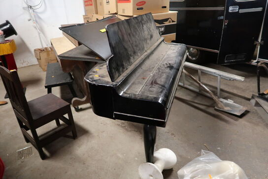 Klaver JOHN STROHMENGER & SONS London samt stol