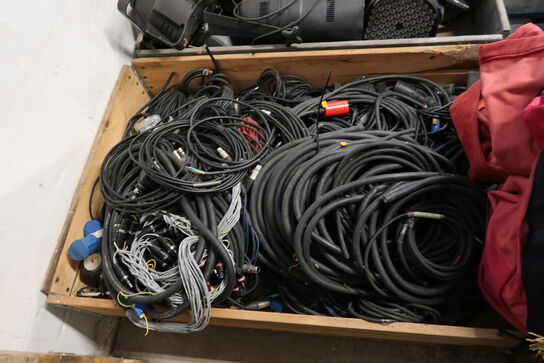 Palle med div. Kabler