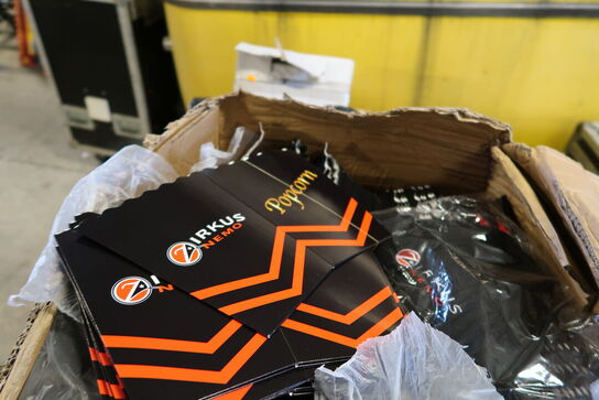 Palle med popcornbægre m.m.