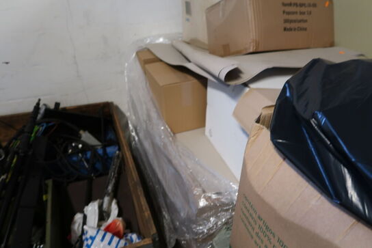 2 stk. paller med popcornbægre m.m.