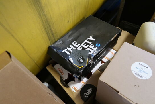 Palle med arbejdsbukser, kildevand m.m.