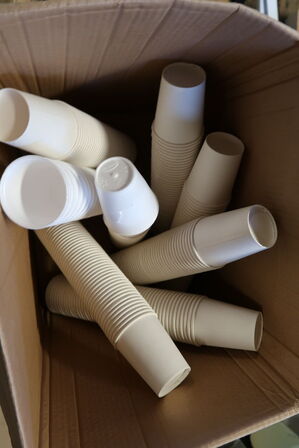 Palle med engangskrus m.m.