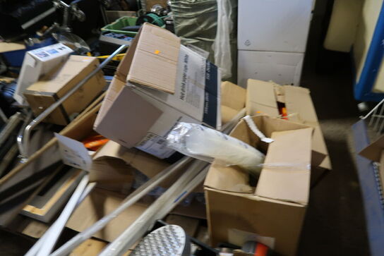 Palle med engangskrus m.m.